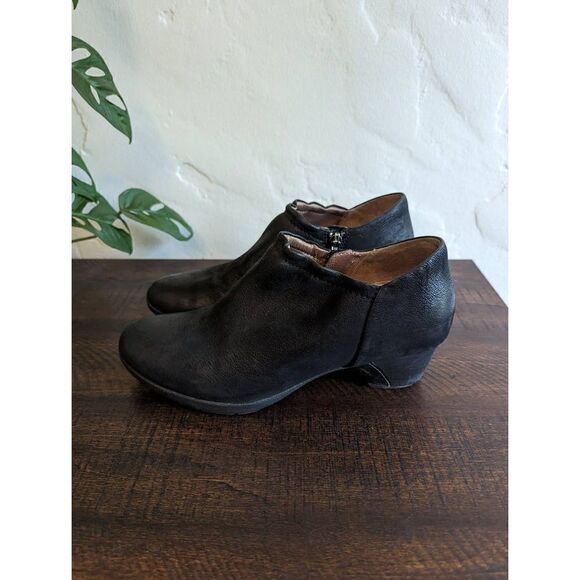 Dansko Debbie Black Leather Booties - Size 38 - Picture 2 of 13